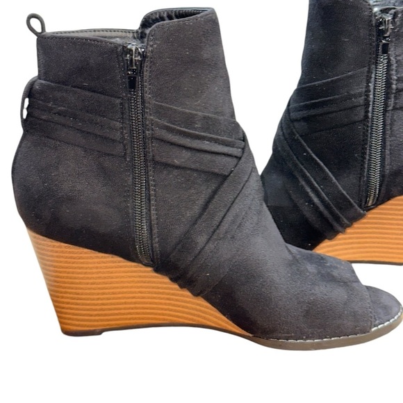 Women Journee Collection Sabeena Wedge Ankle Bootie Color Black Size 8.5 - Picture 10 of 16